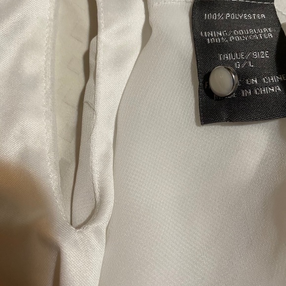 ‼️ Crisp White stunning Detailed Top - Picture 3 of 3